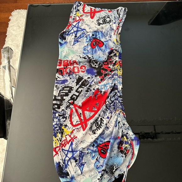 Graffiti Print Sleeveless Dress with Adjustable Ruched Side Strings - Picture 5 of 7